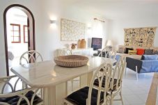 Villa em Quarteira - VV - Villa Incrível em Vilamoura com Piscina