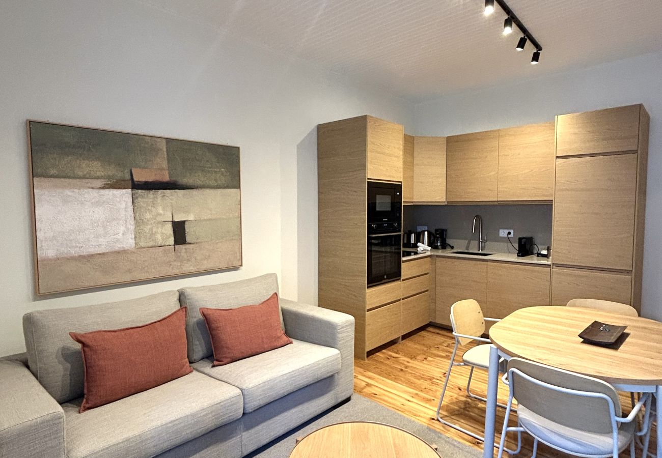 Apartment in Lisbon - PN Renovated! Central Lisbon with Iconic Tram 28 View and A/C